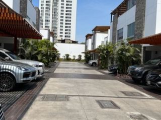 ALQUILO EXCLUSIVA CASA CON PISCINA PROPIA-6 DORM. CONDOMINIO CERRADO-CALLE TRANQUILA-360 m2 AC-223 m2 AT