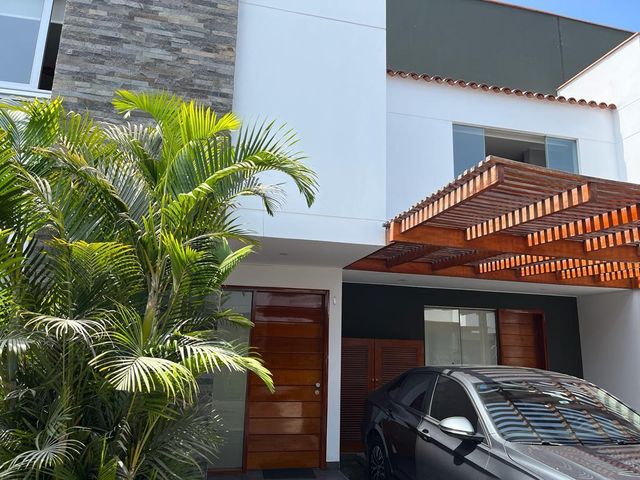 ALQUILO EXCLUSIVA CASA CON PISCINA PROPIA-6 DORM. CONDOMINIO CERRADO-CALLE TRANQUILA-360 m2 AC-223 m2 AT