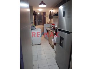 Foto 9 de Lindo Y Acogedor Departamento En Venta - Urb. Las Palmeras En El Agustino