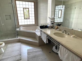 Foto 15 de Venta de magnífica casa en La Planicie Primera Etapa - 4 dorms, 3 salas de estar, jardín, piscina, cava, sótano multi-usos