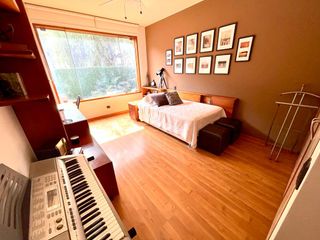 Foto 13 de Venta de magnífica casa en La Planicie Primera Etapa - 4 dorms, 3 salas de estar, jardín, piscina, cava, sótano multi-usos