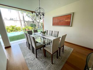 Foto 4 de Venta de magnífica casa en La Planicie Primera Etapa - 4 dorms, 3 salas de estar, jardín, piscina, cava, sótano multi-usos