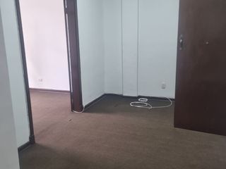 Foto 3 de OFICINA ALQUILER CON LICENCIA 35 m2 CERCADO LIMA CERCA JR CAMANA HOSPITAL SISOL