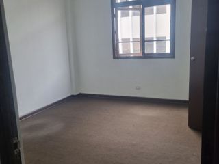 Foto 1 de OFICINA ALQUILER CON LICENCIA 35 m2 CERCADO LIMA CERCA JR CAMANA HOSPITAL SISOL