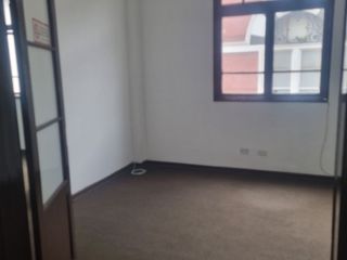 Foto 2 de OFICINA ALQUILER CON LICENCIA 35 m2 CERCADO LIMA CERCA JR CAMANA HOSPITAL SISOL