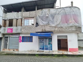 Foto 2 de Vendo casa en la Calle César Augusto Villacrés y Abraham Calazacón