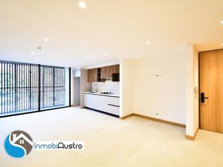 Foto 2 de Av. Ordoñez Lasso, Venta de Lujoso Apartamento
