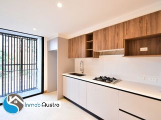 Foto 4 de Av. Ordoñez Lasso, Venta de Lujoso Apartamento