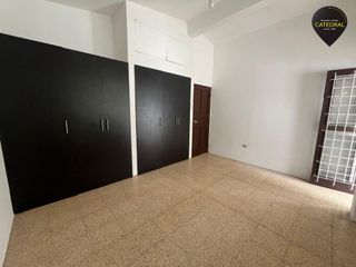 Villa Casa Edificio de venta en Urdesa Central – código:20534