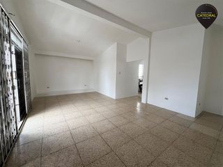 Villa Casa Edificio de venta en Urdesa Central – código:20534