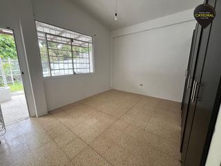 Villa Casa Edificio de venta en Urdesa Central – código:20534