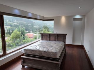 En Renta Casa de Lujo de 5 Dormitorios con Piscina En la Urbanización más Exclusiva de Cuenca [Challuabamba]