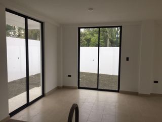 Foto 7 de Hermosas Casas de Venta en urbanización en Zona Norte Portoviejo