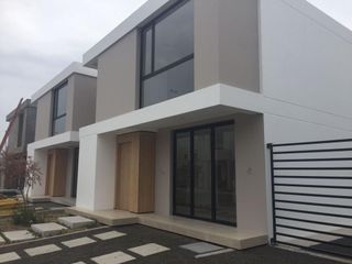 Foto 3 de Hermosas Casas de Venta en urbanización en Zona Norte Portoviejo