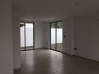 Foto 10 de Hermosas Casas de Venta en urbanización en Zona Norte Portoviejo