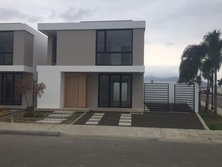 Foto 1 de Hermosas Casas de Venta en urbanización en Zona Norte Portoviejo