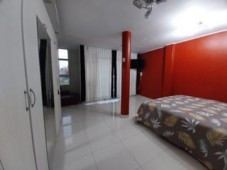 Foto 10 de REMATO CASA DE CUATRO PISOS FRENTE A PARQUE!