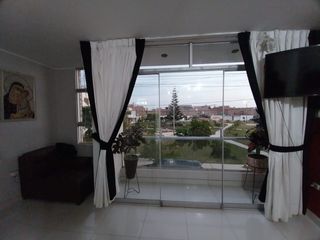 Foto 1 de REMATO CASA DE CUATRO PISOS FRENTE A PARQUE!