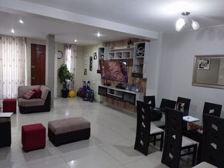 Foto 4 de REMATO CASA DE CUATRO PISOS FRENTE A PARQUE!
