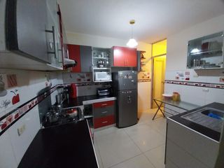 Foto 5 de REMATO CASA DE CUATRO PISOS FRENTE A PARQUE!