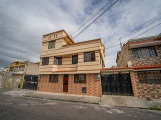 Foto 2 de CDLA.Gatazo Casa 236,32 Terreno 300m2