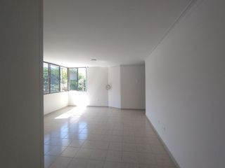 Foto 2 de Apartamento en arriendo en Ciudad Jardin.