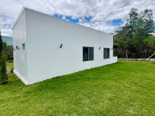 Foto 20 de MODERNA CASA VACACIONAL, Sector Yunguilla C1353