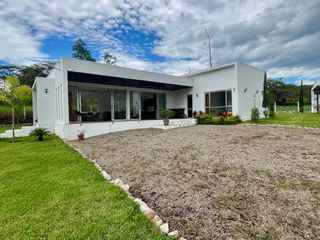 Foto 12 de MODERNA CASA VACACIONAL, Sector Yunguilla C1353