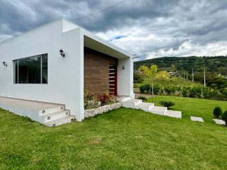 Foto 18 de MODERNA CASA VACACIONAL, Sector Yunguilla C1353