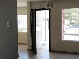 Foto 3 de Venta de Casa de 4 dormitorios Manta Manabi