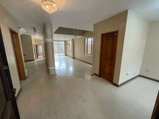 Foto 4 de En venta casa de 4 dormitorios en kennedy norte atrás del world trade center
