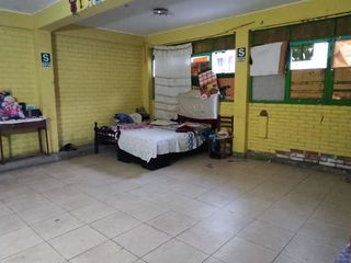 Foto 9 de Ocasion Venta de Casa Como Terreno 120 m² en Esquina y Frente a Parque!