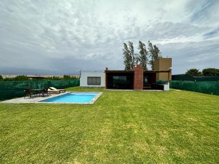 Foto 3 de Casa De Campo Quilmana Cañete Piscina parrilla
