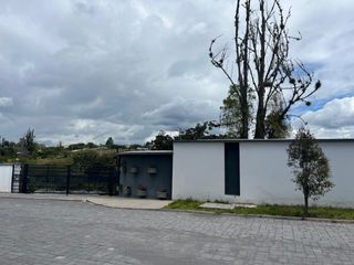 TERRENO EN VENTA URBANIZACIÓN PRIVADA SECTOR HACIENDA NAPOLES PUEMBO QUITO ECUADOR