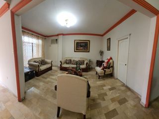 Venta de Casa 3 Plantas en Samanes 4