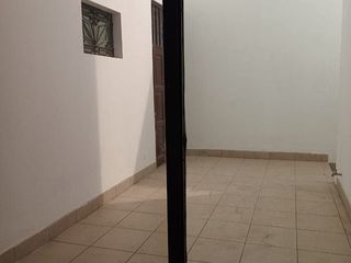 VENTA DE OCACIÓN: CASA COMO TERRENO O VIVIENDA  CON 2 COCHERAS, MARANGA, SAN MIGUEL