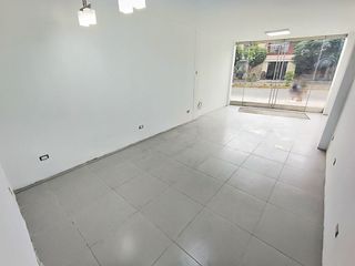Foto 1 de Local Comercial en Alquiler en Esquina de Av Cutervo