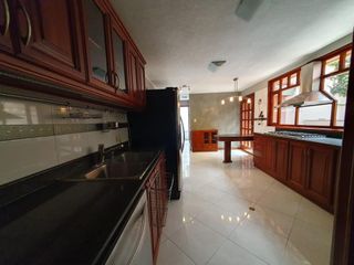 Vendo lujosa casa 350M2 con terreno de 800M2, urbanización privada, Playa Chica, San Rafael