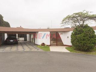 ¡Espectacular Casa Con Amplia Piscina, Jardín Espacioso Y Finos Acabados! Urb. Camacho, La Molina