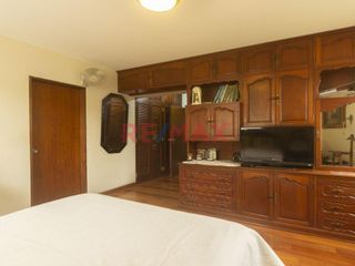 ¡Espectacular Casa Con Amplia Piscina, Jardín Espacioso Y Finos Acabados! Urb. Camacho, La Molina