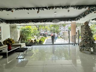 ¡Súper oferta! Amplio departamento con vista externa en segundo piso en plena Av. Javier Prado - San Isidro