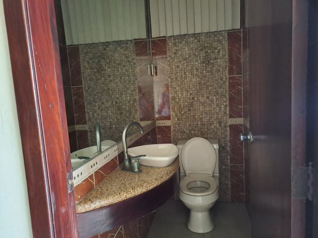 Alquiler de departamento cerca de Universidad Católica de Guayaquil con parqueo propio