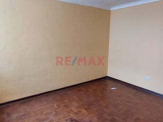 Foto 4 de Oportunidad Única En Rímac! Se Vende Casa