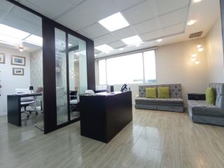 Oportunidad! Venta oficina 52 m2, totalmente amoblada  en Av. República, sector La Carolina