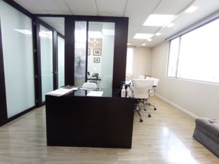 Oportunidad! Venta oficina 52 m2, totalmente amoblada  en Av. República, sector La Carolina