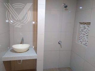 Foto 34 de SE VENDE PROPIEDAD COMO NUEVA. TOTALMENTE REMODELADA Y FRENTE A PARQUE