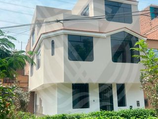 Foto 2 de SE VENDE PROPIEDAD COMO NUEVA. TOTALMENTE REMODELADA Y FRENTE A PARQUE