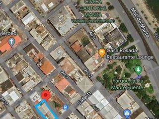 Foto 3 de casa con locales comerciales de venta en manta