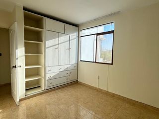 SE VENDE AMPLIO DEPARTAMENTO CON COCHERA 3ER PISO | URB. MIRAFLORES