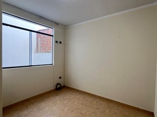 SE VENDE AMPLIO DEPARTAMENTO CON COCHERA 3ER PISO | URB. MIRAFLORES